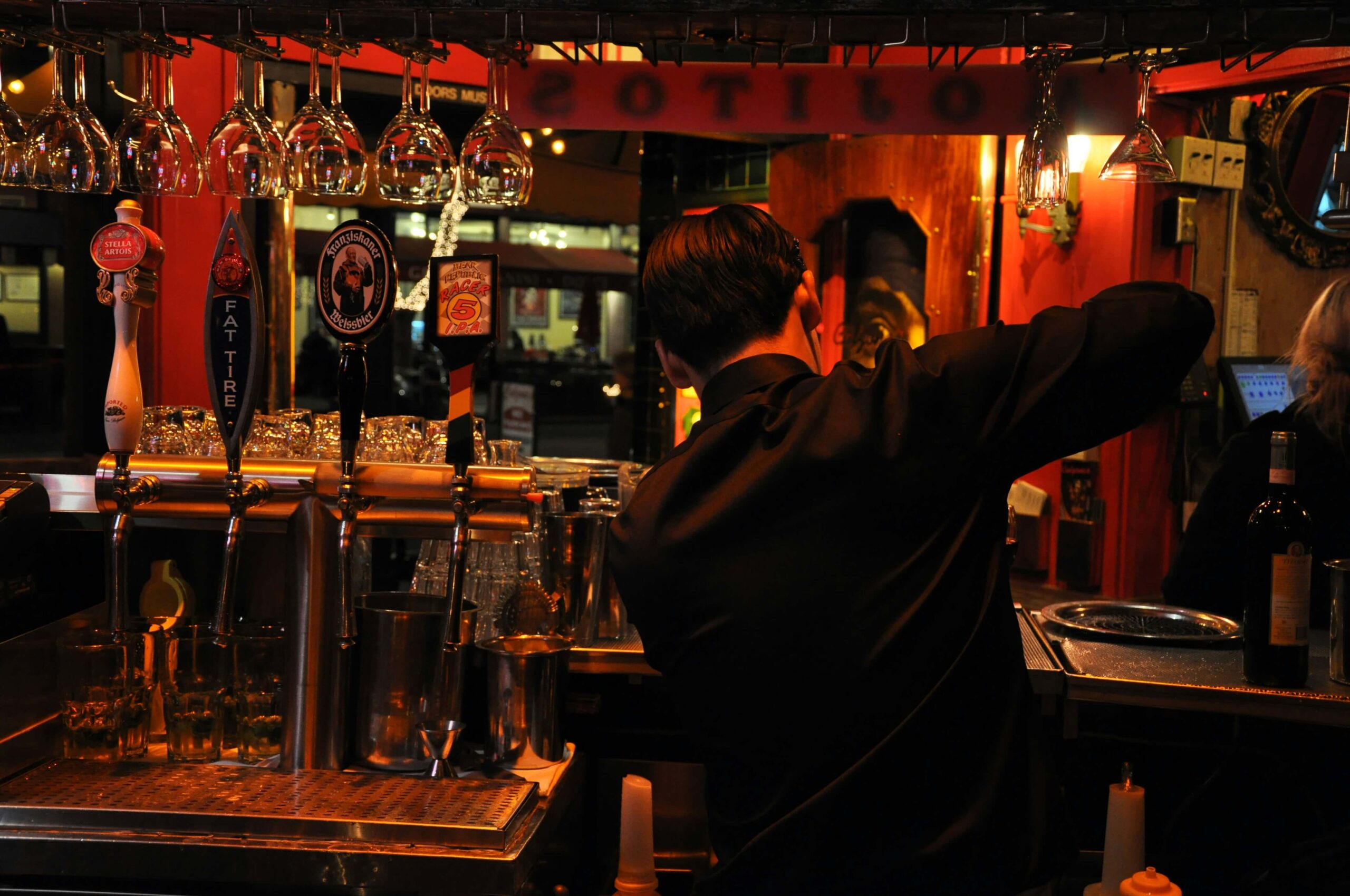 barman-behind-bar
