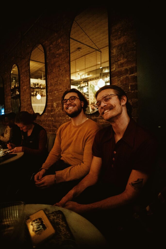 men-in-bar
